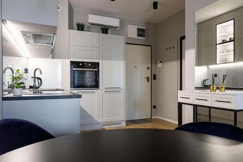 Golden Apartments Wroclaw - Great Location - Cozy And Bright&Janapawla19 Exterior photo